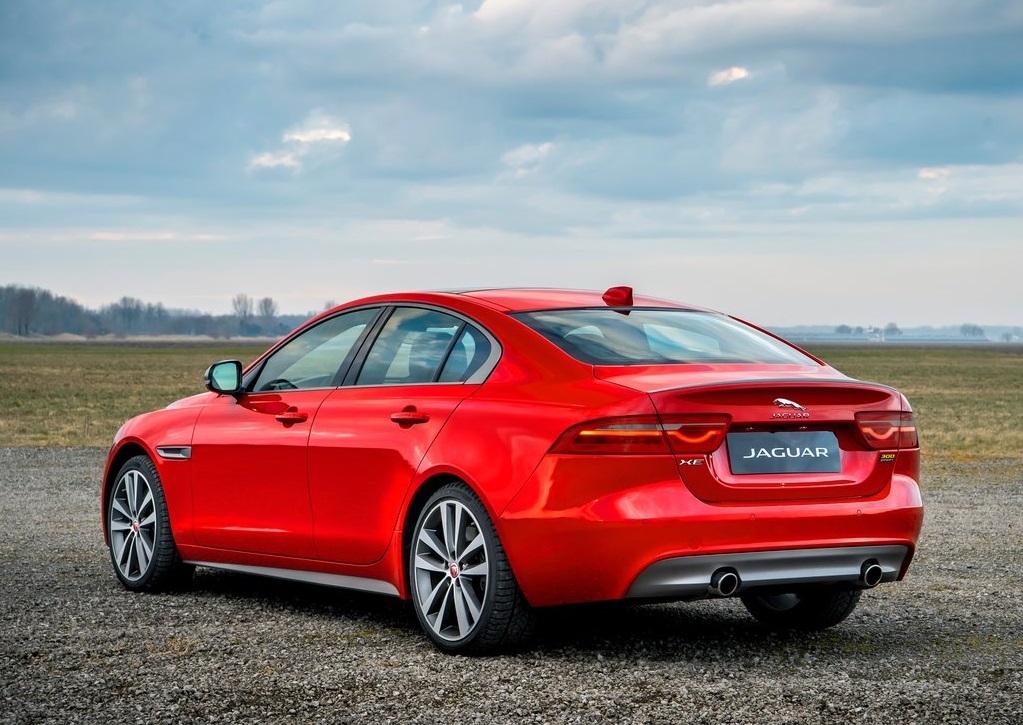 2019 JAGUAR XE 300 SPORT