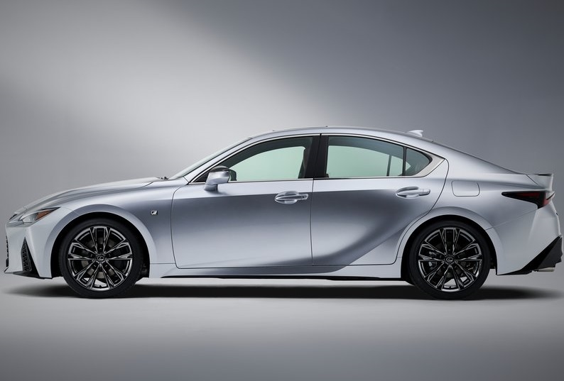 2021 Lexus IS