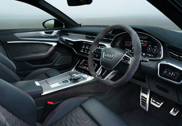 2020 AUDI RS6 AVANT, V8 motoruyla göz dolduruyor.