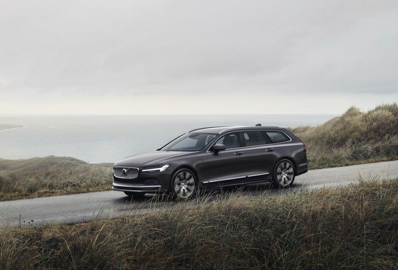 2020 VOLVO V90