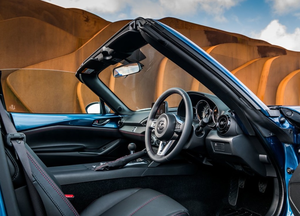 2019 MAZDA MX5 RF SPORT BLACK