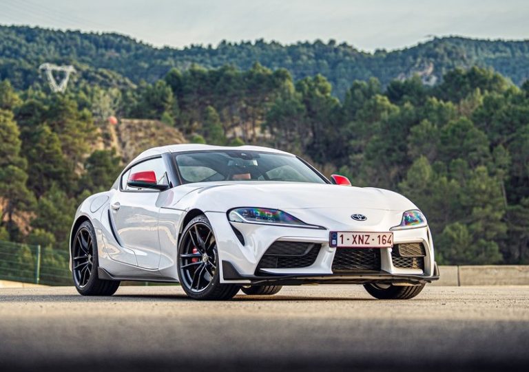 2020 Toyota Supra 2.0 L 258hp gücü ve 400Nm torku ile yolların tozunu ...